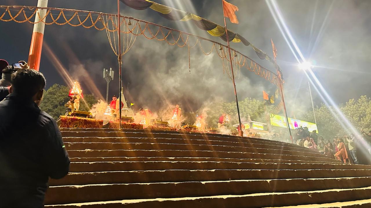 Morning aarti at Assi Ghat Assi Ghat morning aarti ceremony