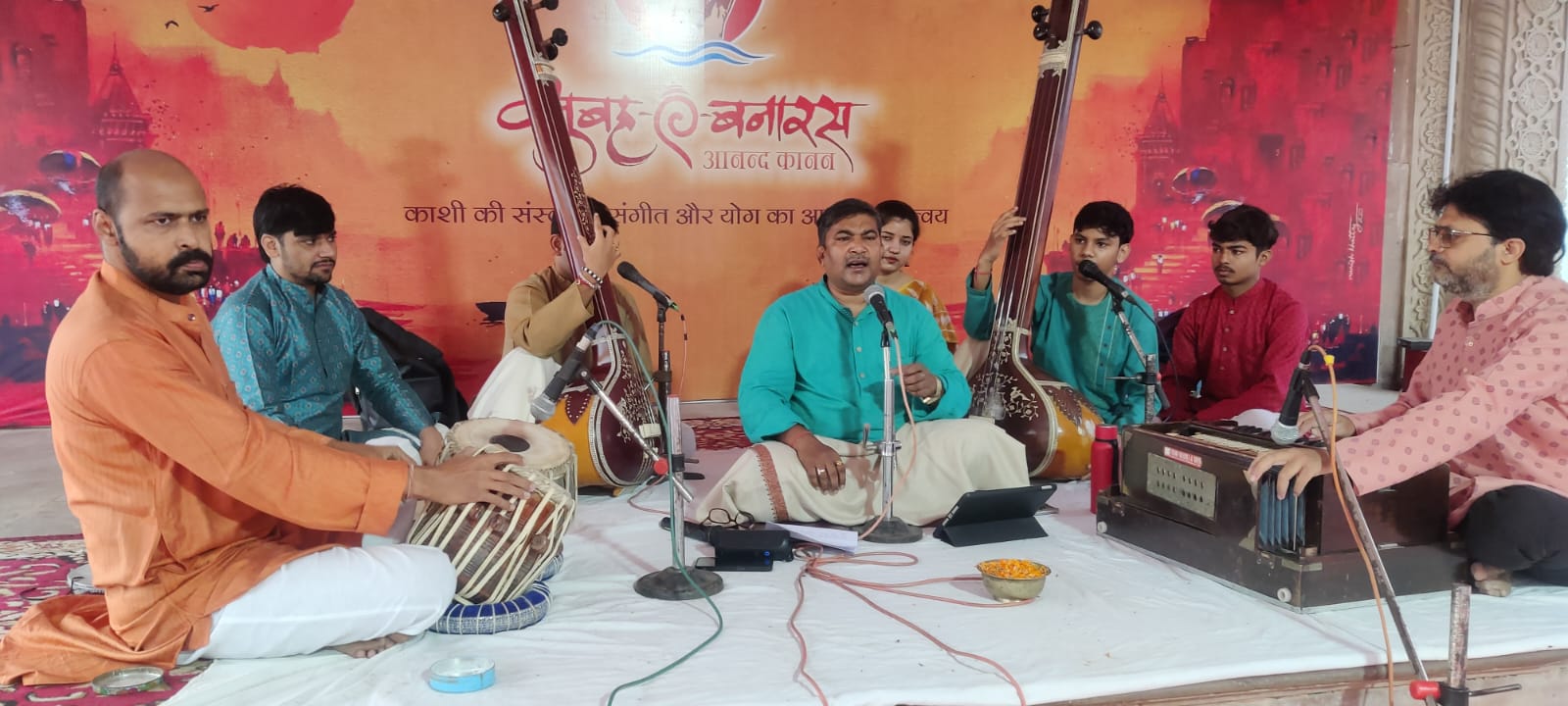 Evening aarti ritual at Varanasi ghats Varanasi evening ritual ghat view